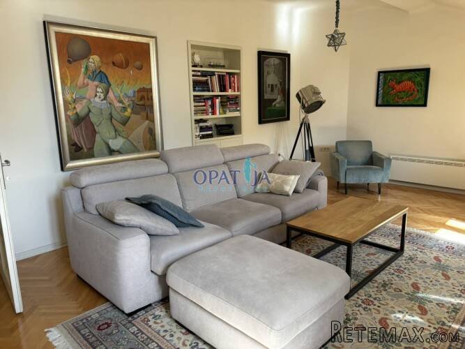 OPATIJA- centar- STAN U UREĐENOJ VILI