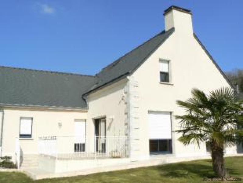 Traditional House with Nice Garden
