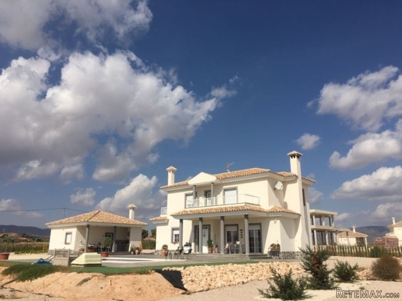 Luxury Chalet In Pinoso For Sale..