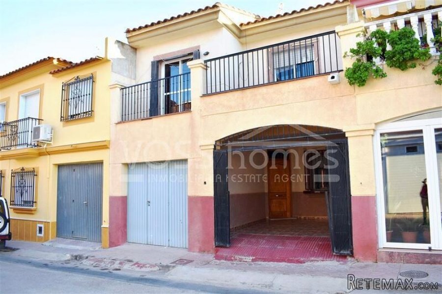 NEW LISTING TO VOSS HOMES - A large terraced house of 178m2..