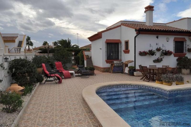 3 bed villa on popular urbanisation.. - 2