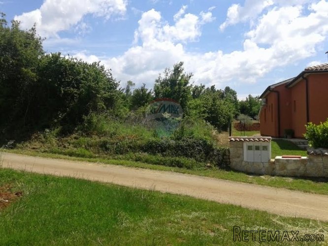 Građevinsko zemljište s puno poljoprivrednog zemljišta - 5