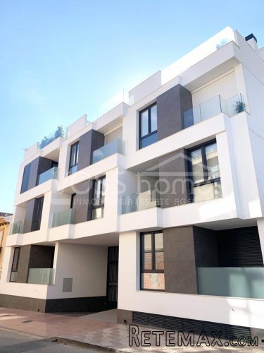 NEW LISTING TO VOSS HOMES - New build, modern 4 bed, 2..