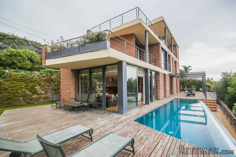 Exclusive Luxury Villa for sale in a..