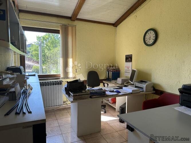Matulji-poslovni prostor 400m2 sa 680 m2okućnice - 2