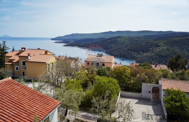 RABAC, ISTRA, KUĆA S 4 ETAŽIRANA STANA I GARAŽAMA, 370... - 2