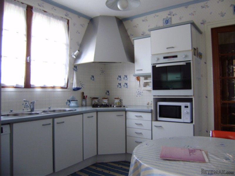 Large Detached House Close To Commerce - 2