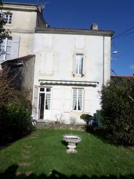 Townhouse With Garden St Jean D Angely