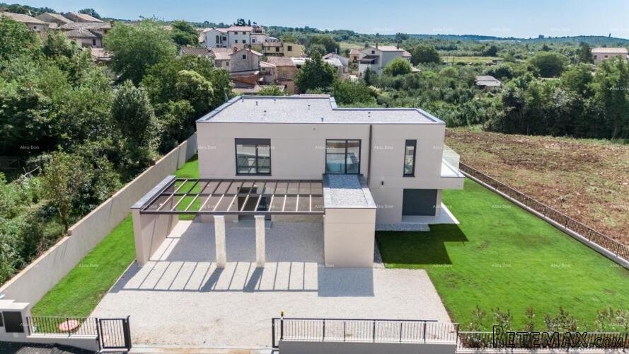 Prodaja obiteljske stambene kuće s bazenom, blizina Poreča!