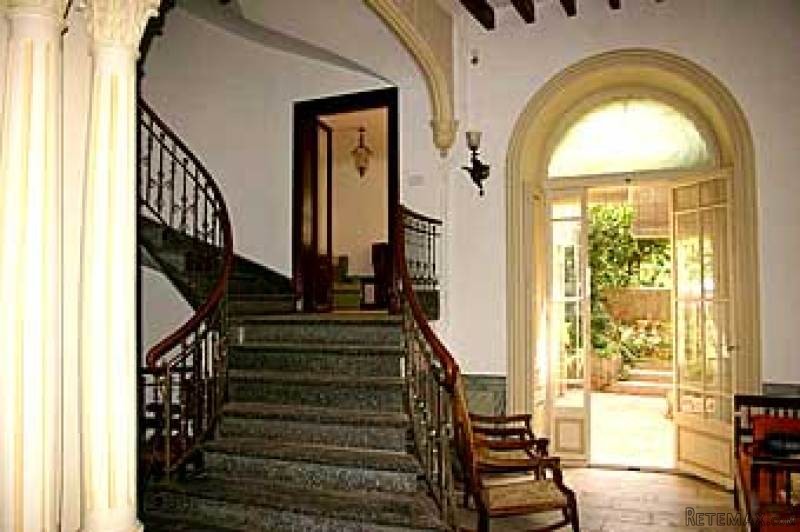 Stately Townhouse In Perfect Central..