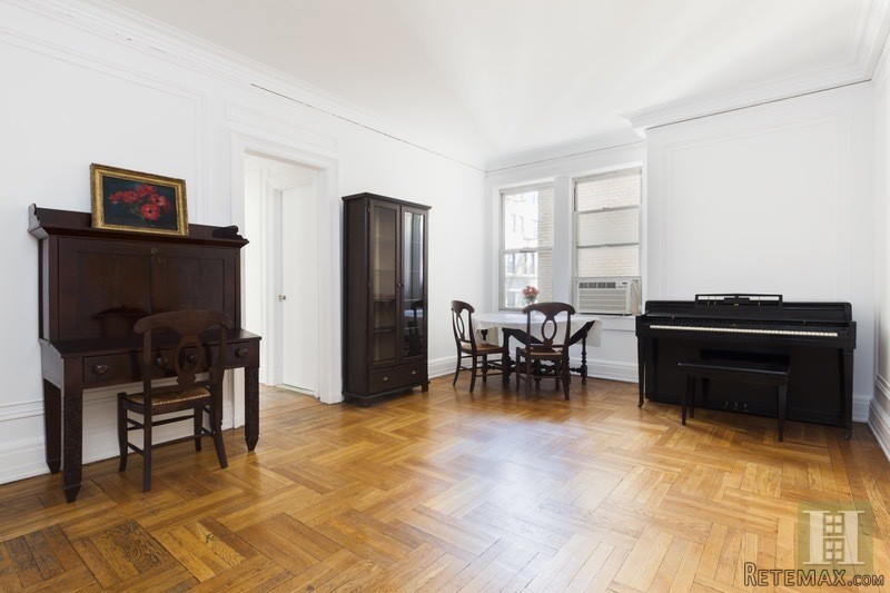 3 bedroom Apartment For Sale: 370..
