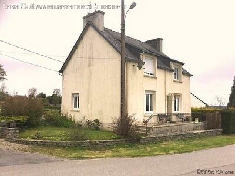 4 bed det' village hse - garden..