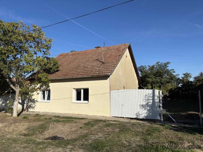 Prodaje se kuca u Novom Knezevcu