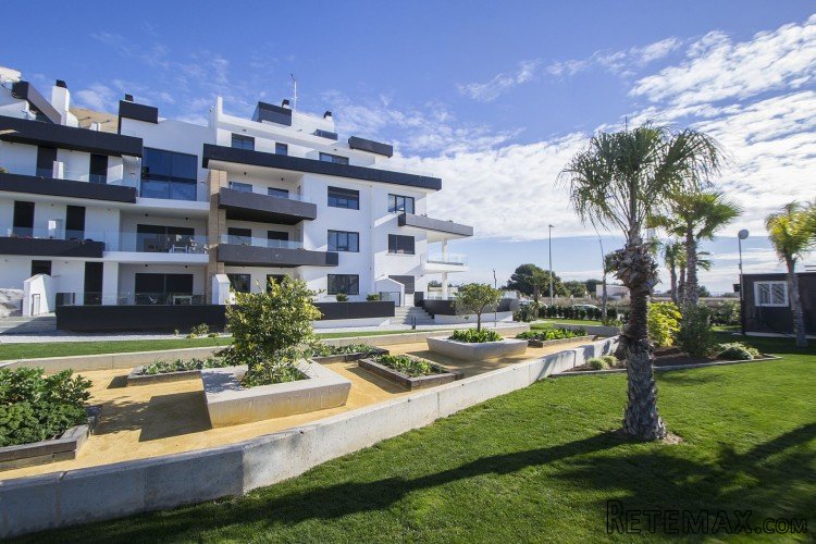 Los apartamentos se ubican en Villamartín, en urbanización.. - 2