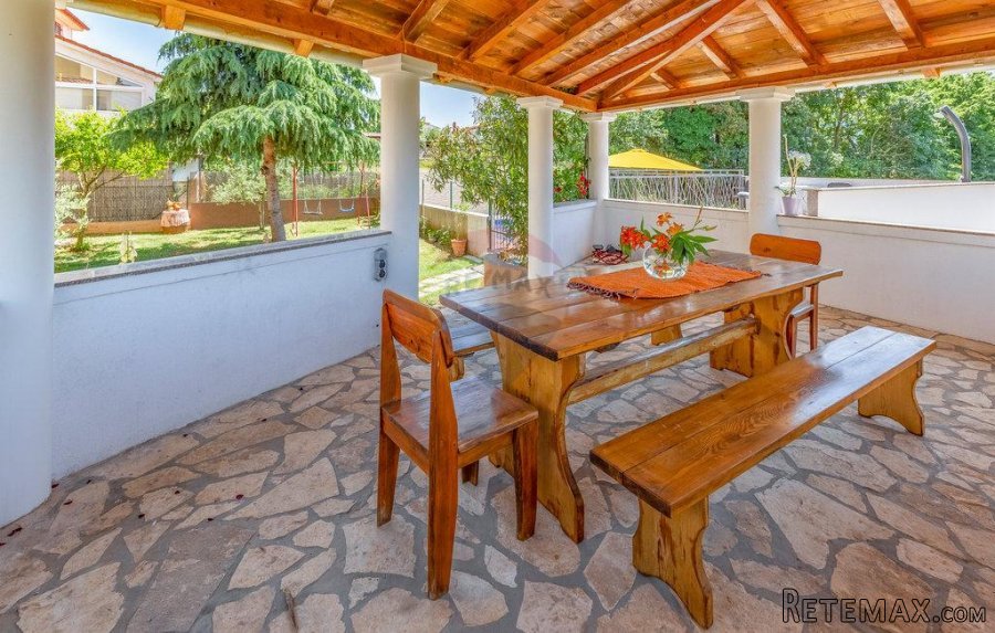Istra, Pula, kuća sa pet stanova - 4