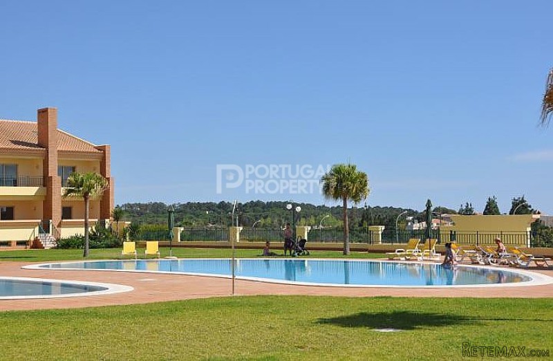 1 bed apartment in luxury condominium