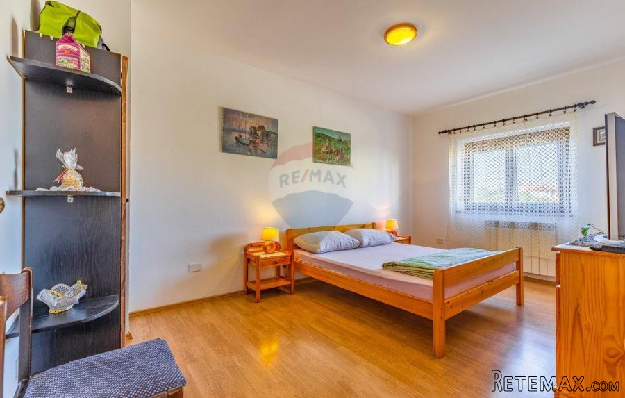 Istra, Pula, kuća sa pet stanova - 10