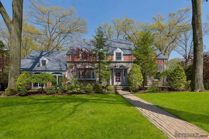 6 bedroom House For Sale: 33 Silver..