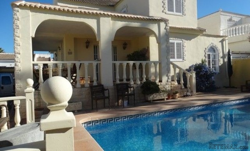Detached Villa In La Siesta..