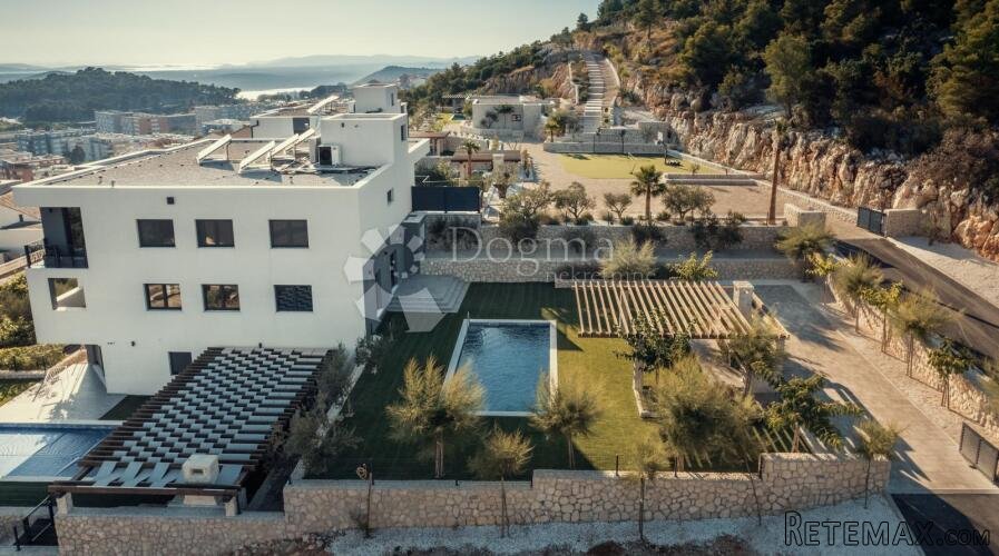 ŠIBENIK-EKSKLUZIVNI STAN S BAZENOM - 3