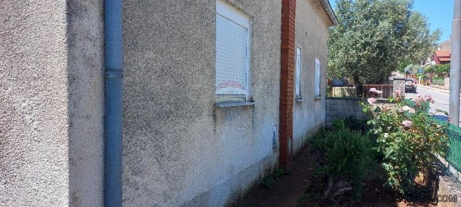 Istra,Pula predgrađe-kuća s dvorištem - 3