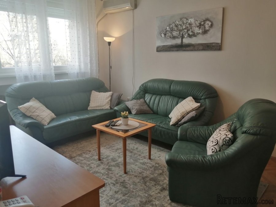 Izdajem stan Novi Beograd blok 4 - 4