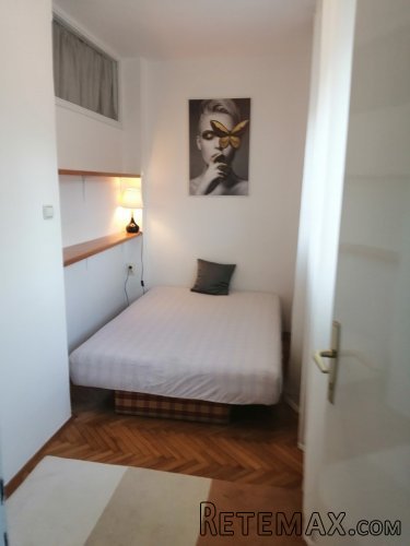 Izdajem stan Novi Beograd blok 4 - 5