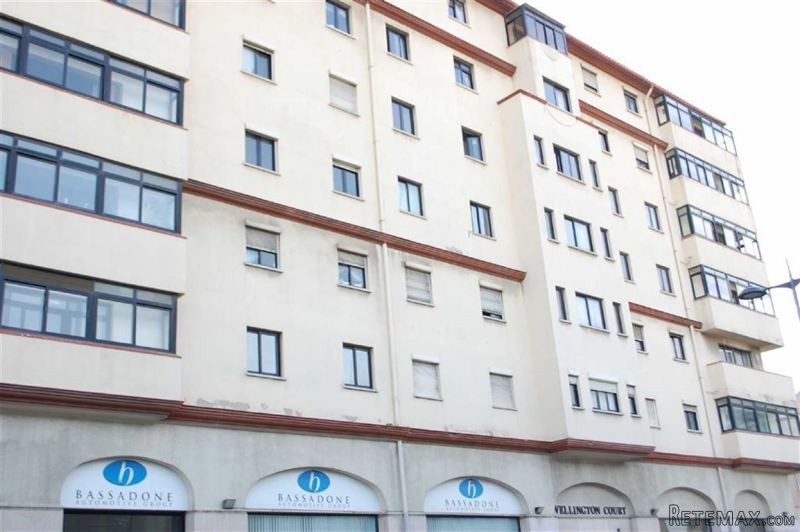 2 bed apartment in Wellington Court
