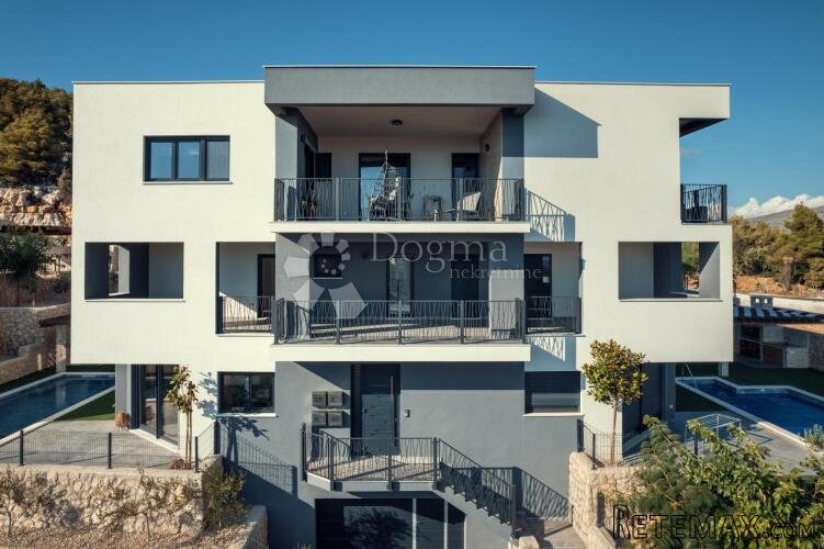ŠIBENIK-EKSKLUZIVNI STAN S BAZENOM - 8