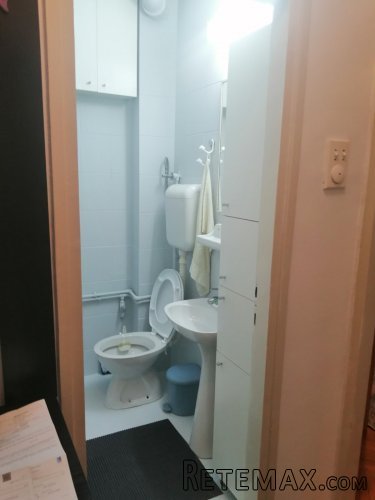 Izdajem stan Novi Beograd blok 4 - 8