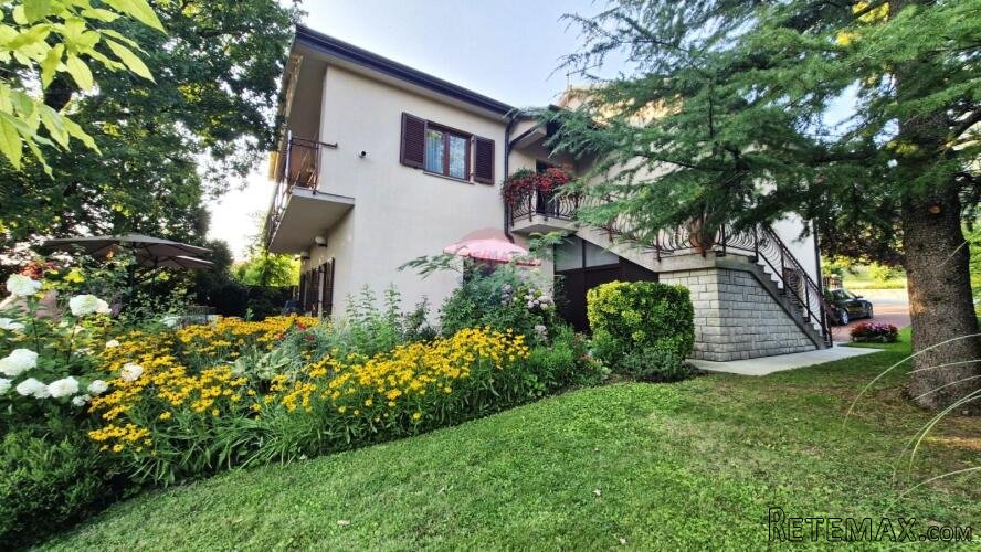 Pazin, Zarečje – Kuća 200 m² u miru prirode, zelenilo, pogle