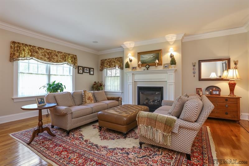 4 bedroom House For Sale: 28 Fine Place.. - 2