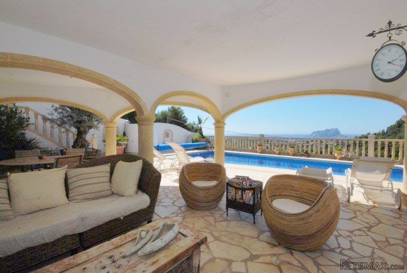 Beautiful large 5 bedroom villa with..