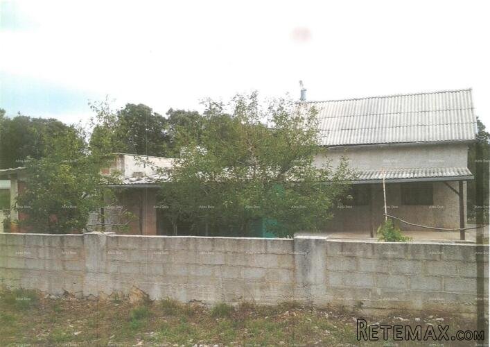 Prodaje se kuća za odmor s okućnicom, Marčana
