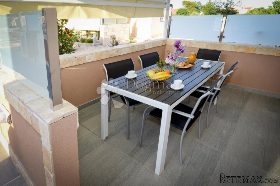 PREKRASNA VILLA SA 8 APARTMANSKIH JEDINICA I DVA BAZENA - 5