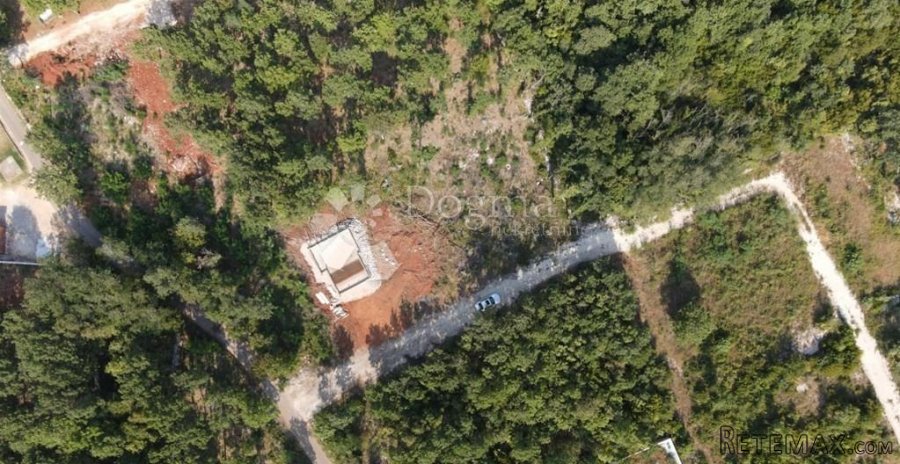 Građevinsko zemljište s projektom