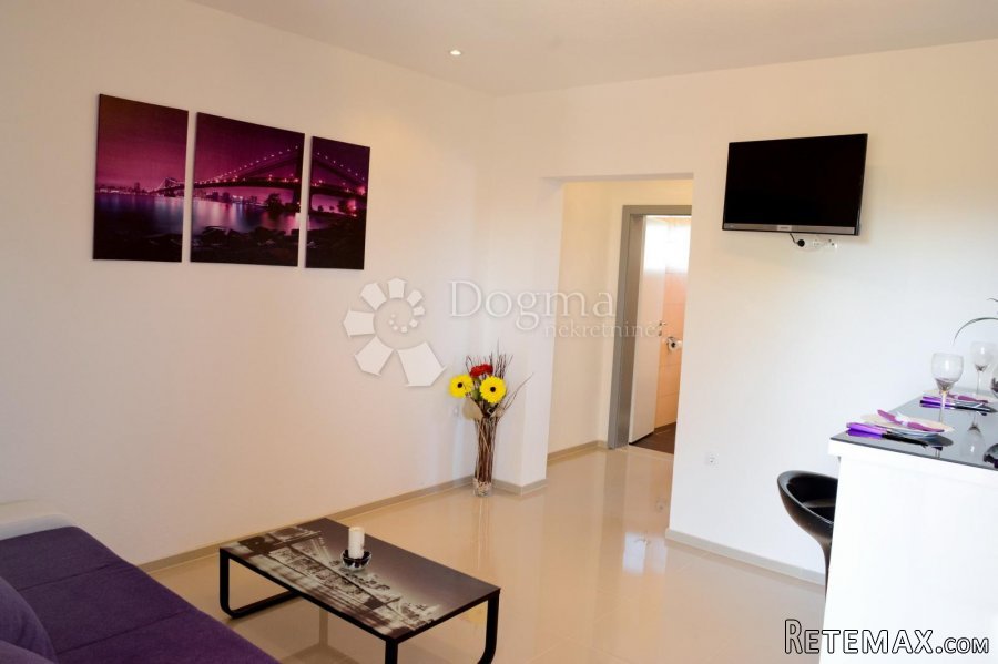 PREKRASNA VILLA SA 8 APARTMANSKIH JEDINICA I DVA BAZENA - 6