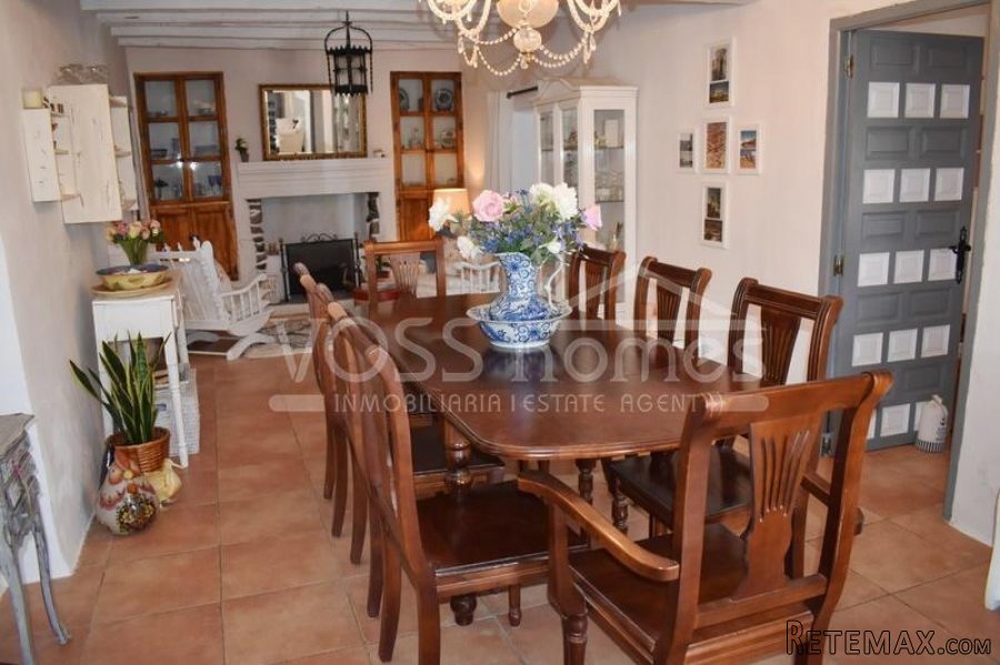 EXCLUSIVE TO VOSS HOMES - A stunning, beautifully.. - 17