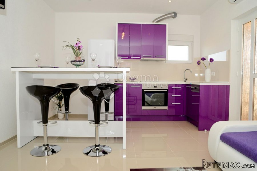 PREKRASNA VILLA SA 8 APARTMANSKIH JEDINICA I DVA BAZENA - 9