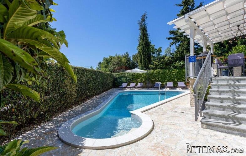 OPATIJA, POBRI- kuća 170 m2 s bazenom, garažom i pogledom na - 2