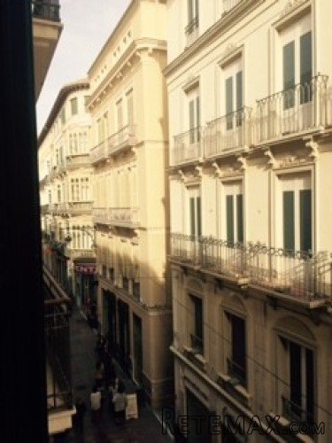 In the old historic center of Malaga, we offer these 3.. - 3