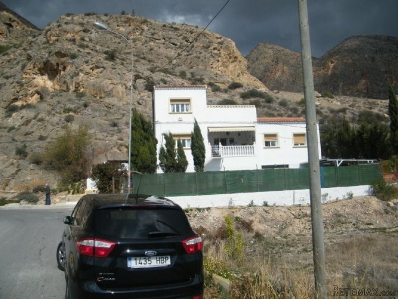 4 Bedrooms - Villa - Alicante - For Sale