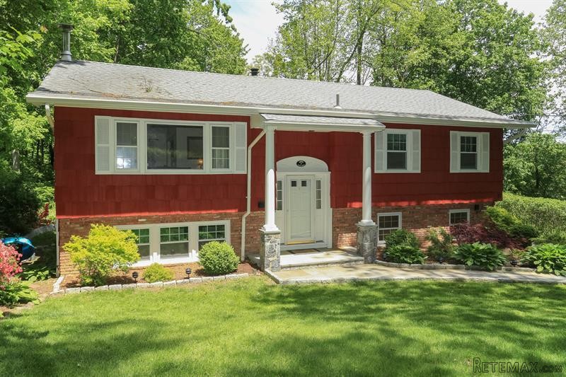 4 bedroom House For Sale: 27 Tulip Road..