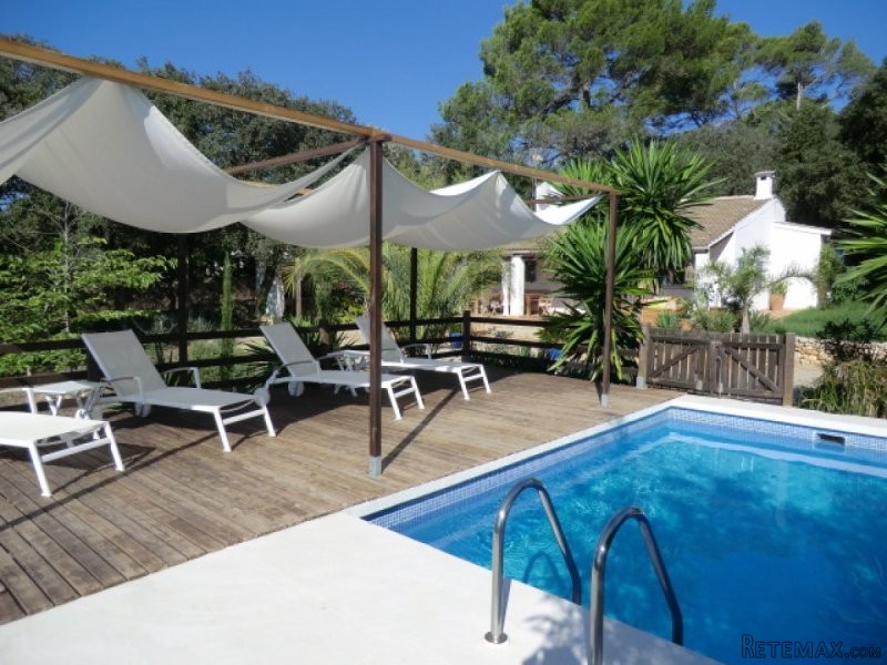 Stylish country home with guest house..