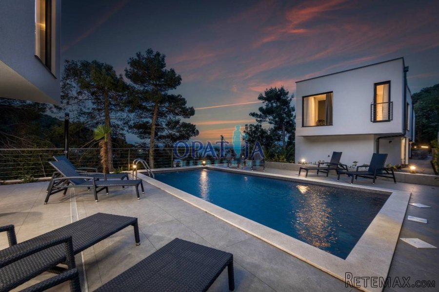 Opatija-Mošćenička draga dvojna villa sa bazenom 202 m2