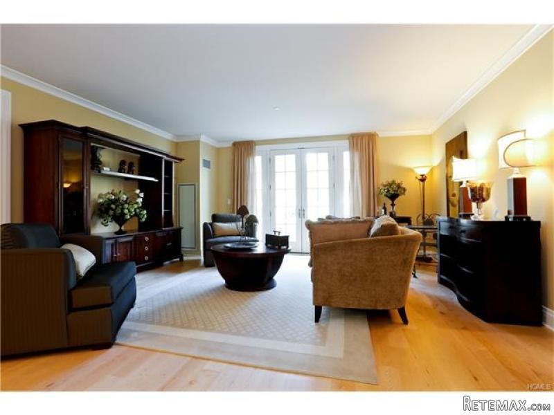 2 bedroom House For Sale: 405 Trump.. - 2