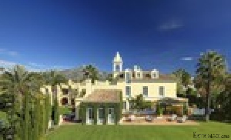 8 Bedrooms - Villa - Malaga - For Sale