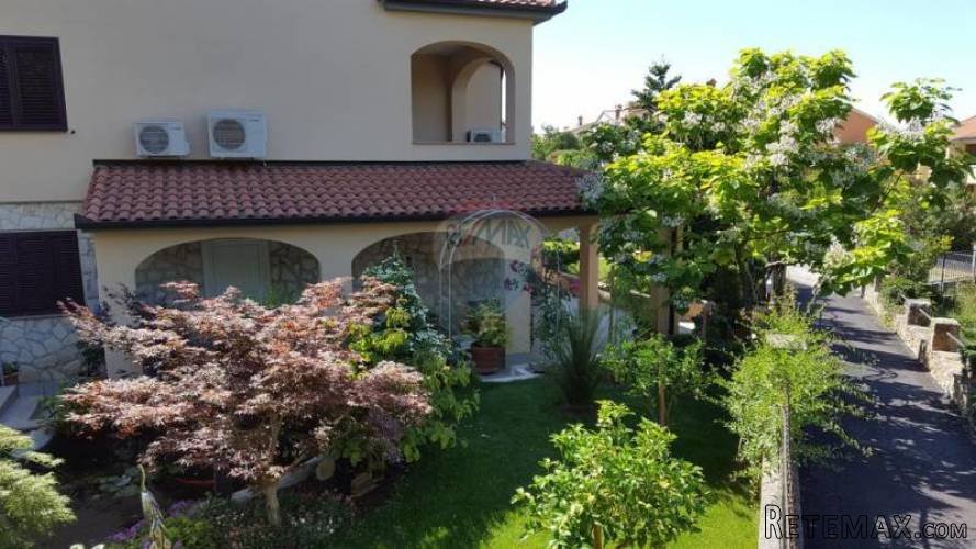 ISTRA,BANJOLE,LIJEPA KUĆA ZA BAVLJENJE TURIZMOM - 2