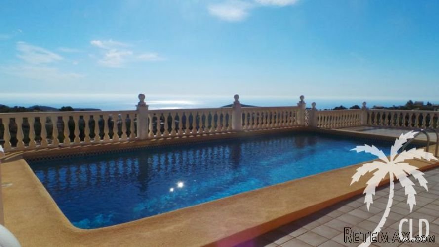 Traditional style villa built on a large plot of 968m2 on.. - 2