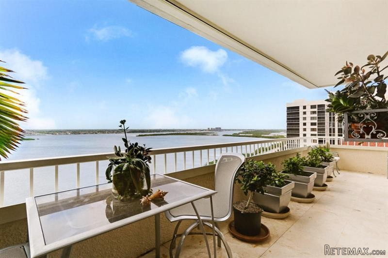 3 bedroom Residence For Sale: Singer..